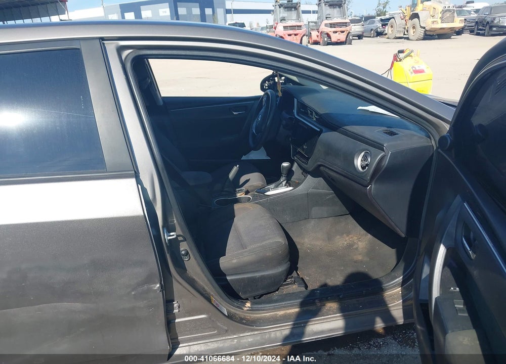 2018 TOYOTA COROLLA LE VIN: 5YFBURHE6JP829356