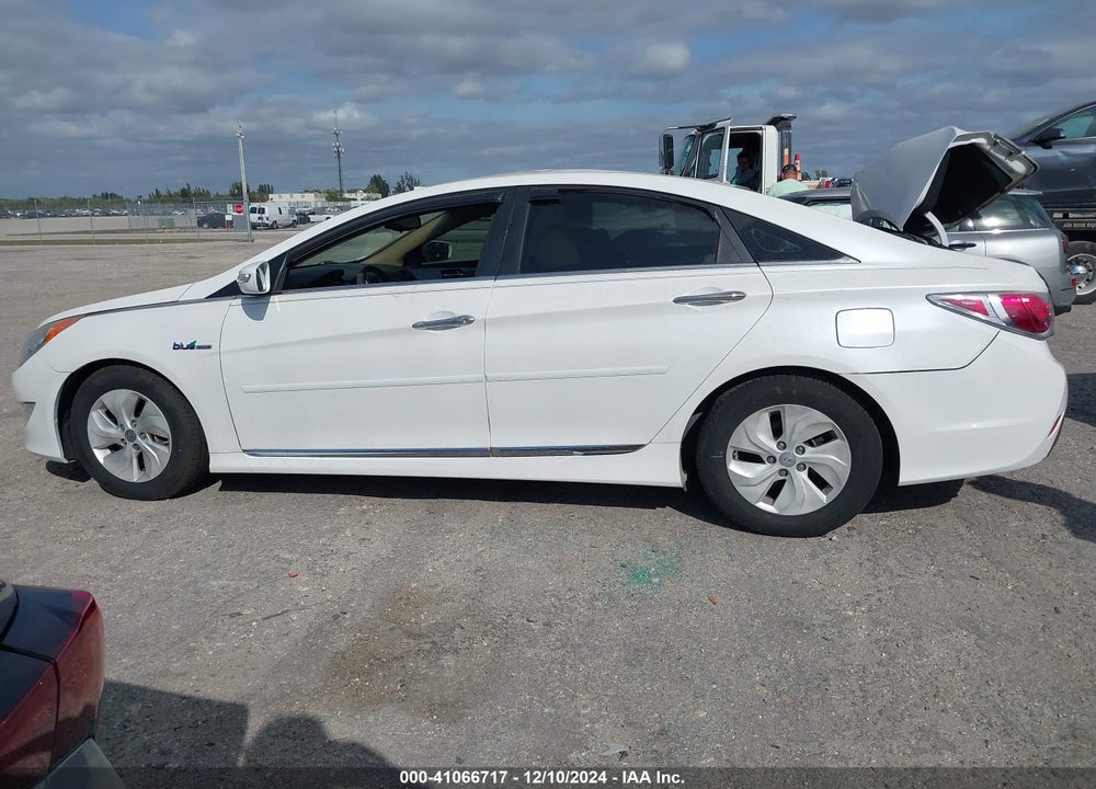 2015 HYUNDAI SONATA HYBRID VIN: KMHEC4A46FA132782