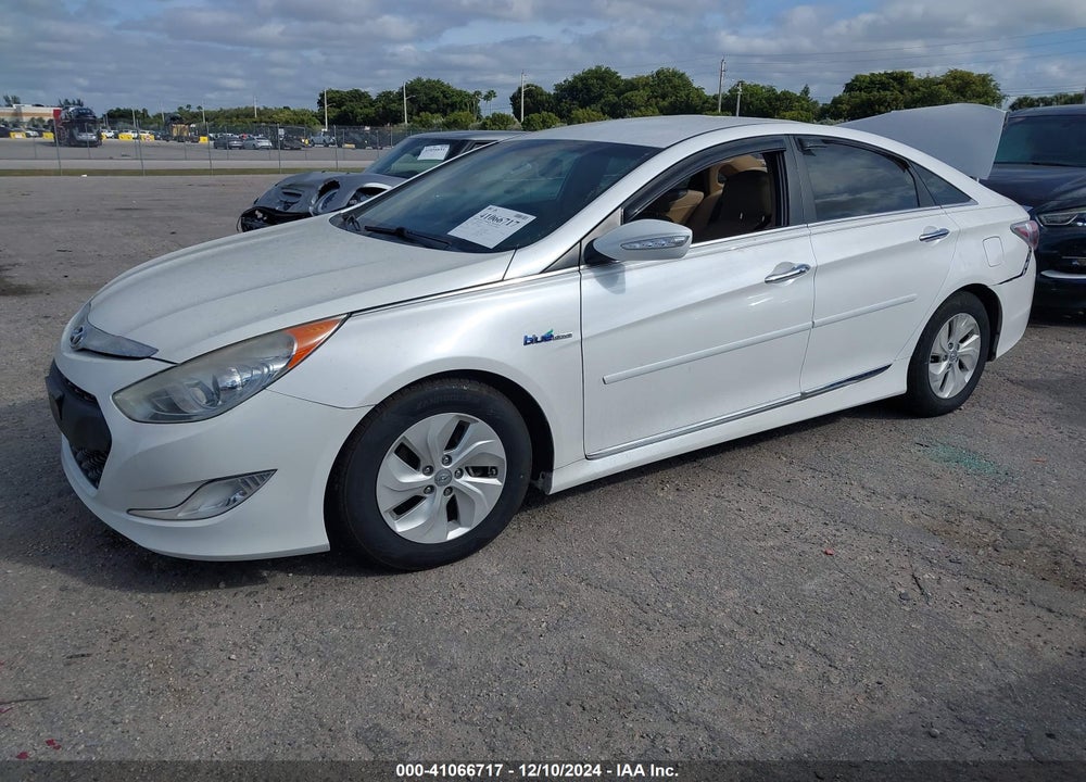 2015 HYUNDAI SONATA HYBRID VIN: KMHEC4A46FA132782