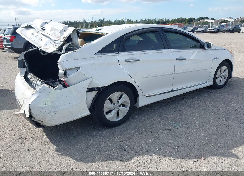 2015 HYUNDAI SONATA HYBRID VIN: KMHEC4A46FA132782