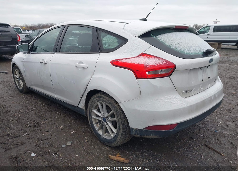 2015 FORD FOCUS SE VIN: 1FADP3K25FL223631