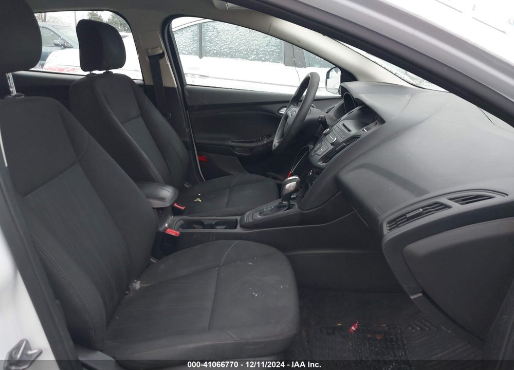 2015 FORD FOCUS SE VIN: 1FADP3K25FL223631
