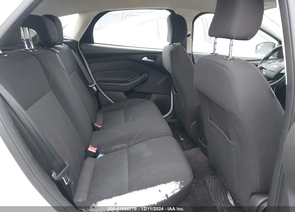 2015 FORD FOCUS SE VIN: 1FADP3K25FL223631