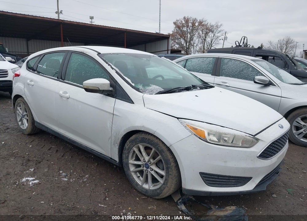 2015 FORD FOCUS SE VIN: 1FADP3K25FL223631