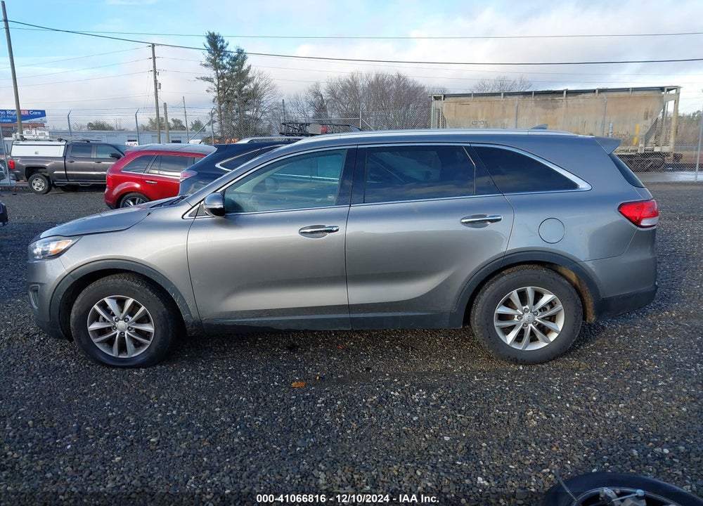 2016 KIA SORENTO 3.3L LX VIN: 5XYPG4A54GG027377