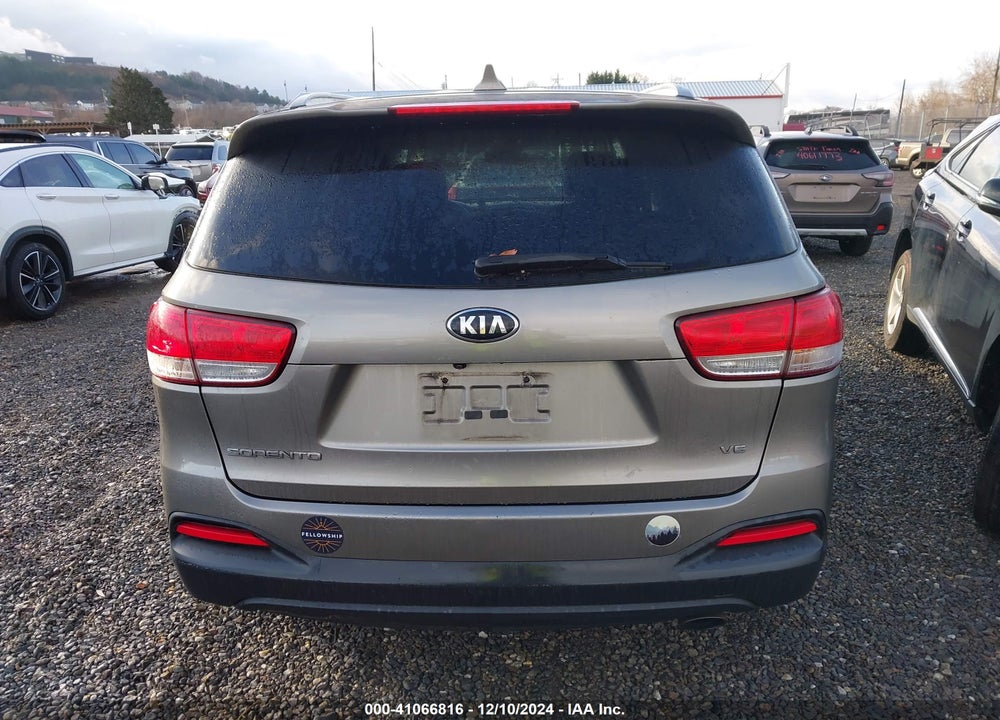 2016 KIA SORENTO 3.3L LX VIN: 5XYPG4A54GG027377