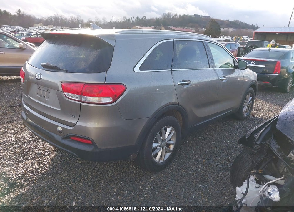 2016 KIA SORENTO 3.3L LX VIN: 5XYPG4A54GG027377