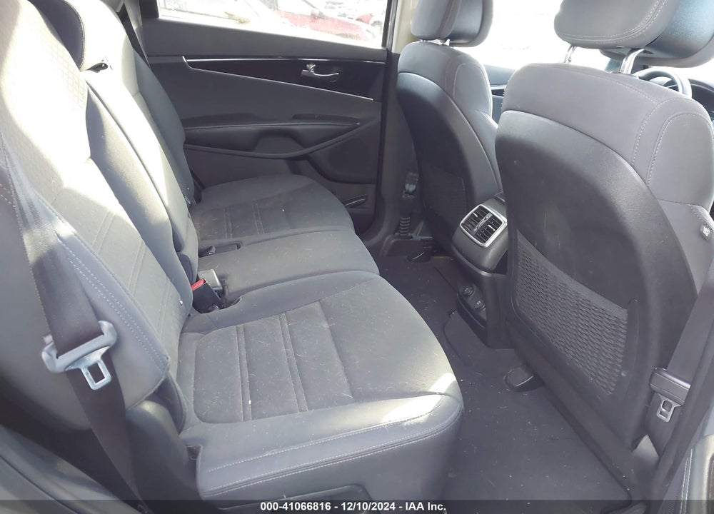 2016 KIA SORENTO 3.3L LX VIN: 5XYPG4A54GG027377