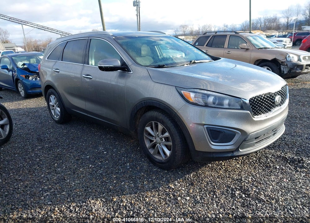 2016 KIA SORENTO 3.3L LX VIN: 5XYPG4A54GG027377