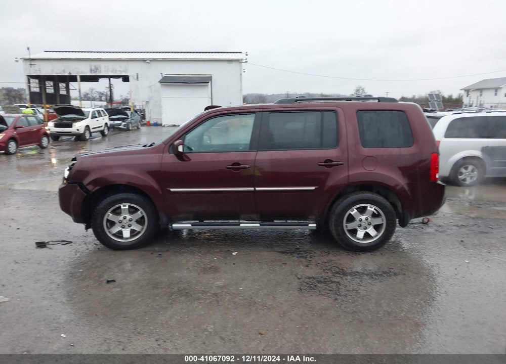 2011 HONDA PILOT TOURING VIN: 5FNYF4H99BB092743