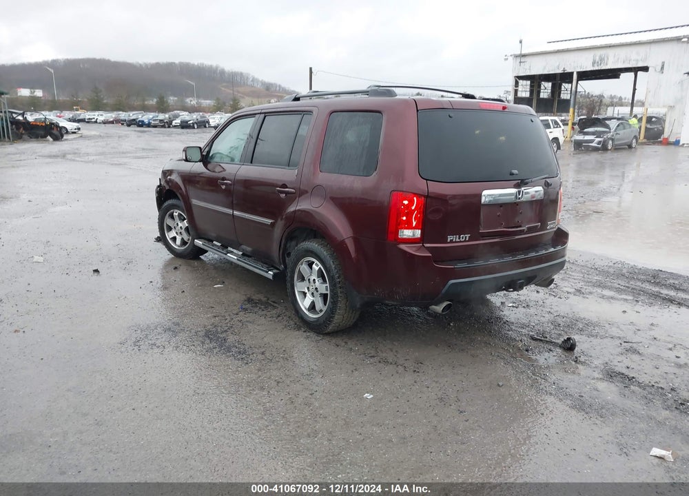 2011 HONDA PILOT TOURING VIN: 5FNYF4H99BB092743