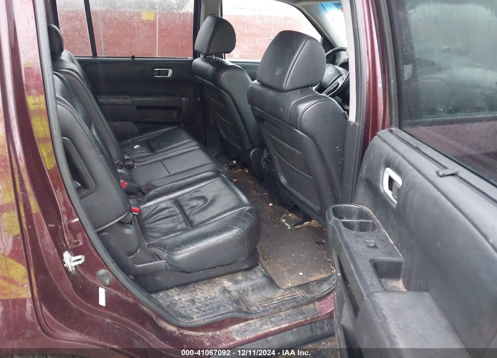 2011 HONDA PILOT TOURING VIN: 5FNYF4H99BB092743