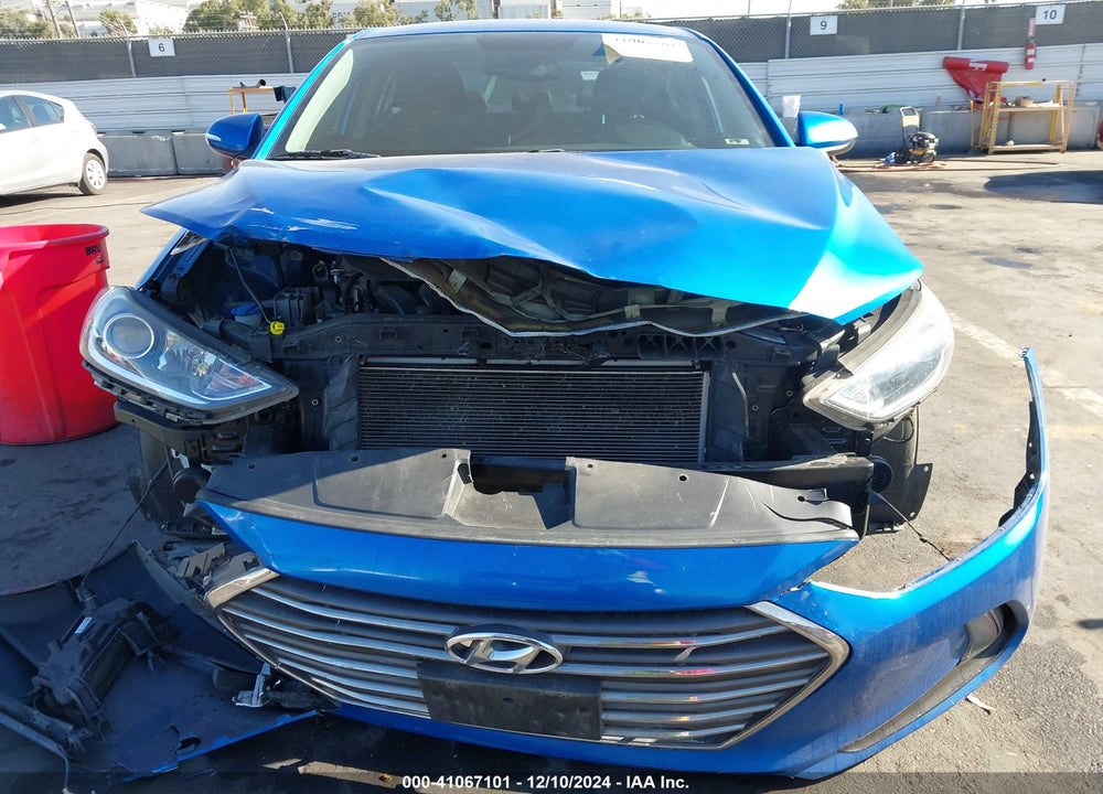 2017 HYUNDAI ELANTRA VIN: KMHD84LF7HU311135