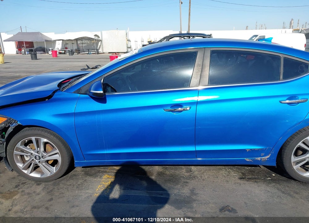 2017 HYUNDAI ELANTRA VIN: KMHD84LF7HU311135
