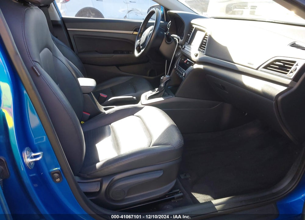 2017 HYUNDAI ELANTRA VIN: KMHD84LF7HU311135