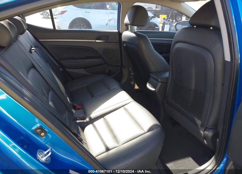 2017 HYUNDAI ELANTRA VIN: KMHD84LF7HU311135