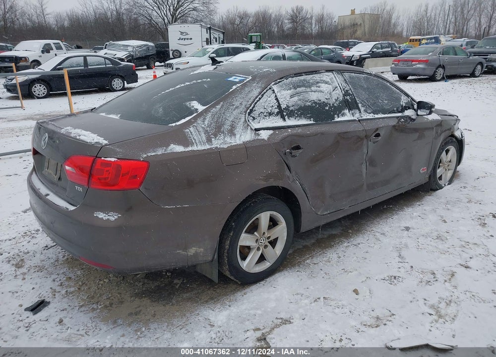 2011 VOLKSWAGEN JETTA 2.0L TDI LE VIN: 3VWLL7AJ6BM079675