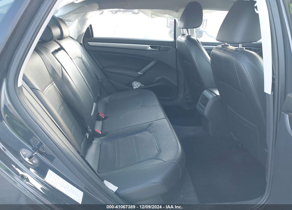 2017 VOLKSWAGEN PASSAT VIN: 1VWDT7A36HC043386