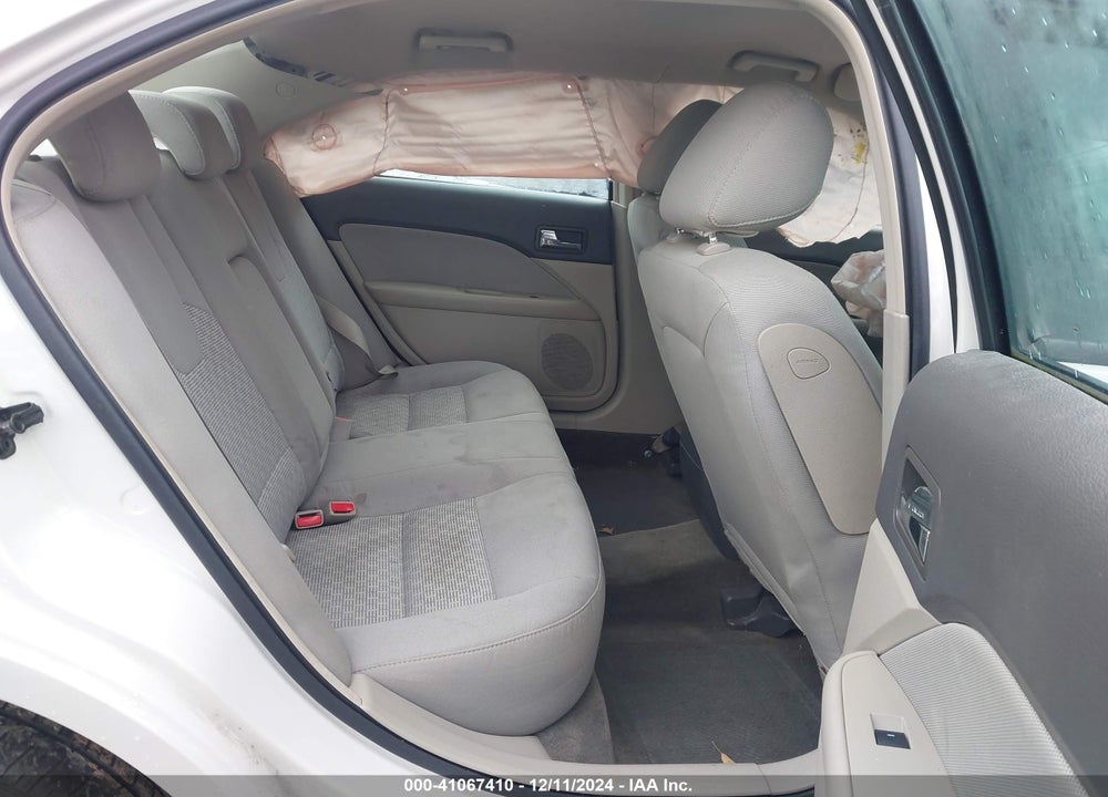 2010 FORD FUSION VIN: 3FAHP0GA0AR427182