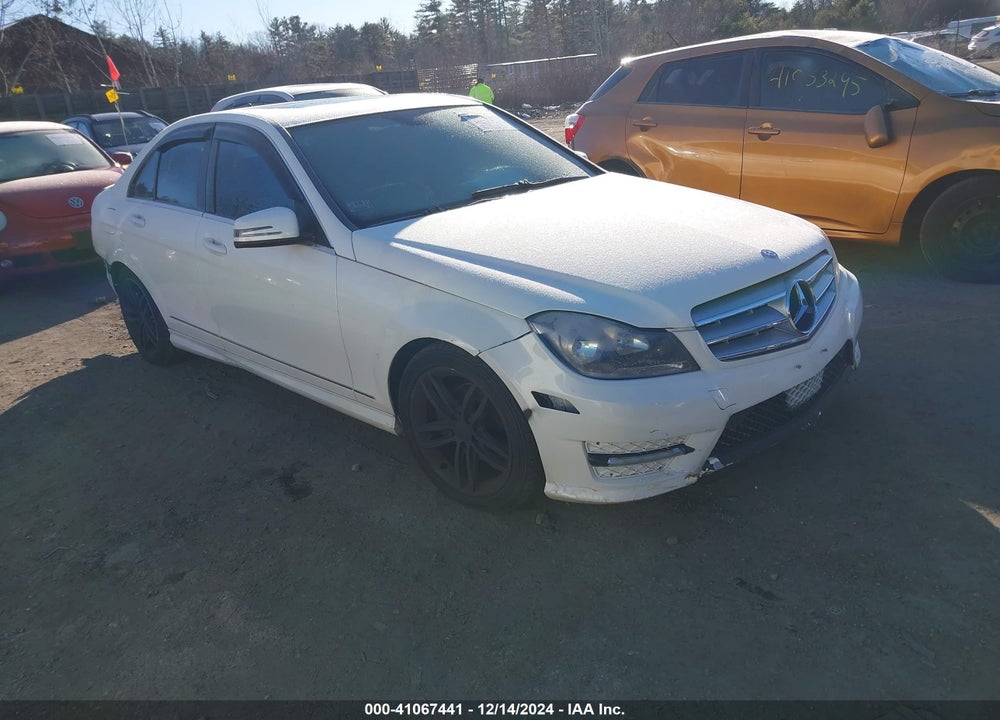 2012 MERCEDES-BENZ C 300 LUXURY 4MATIC/SPORT 4MATIC VIN: WDDGF8BB4CA718147
