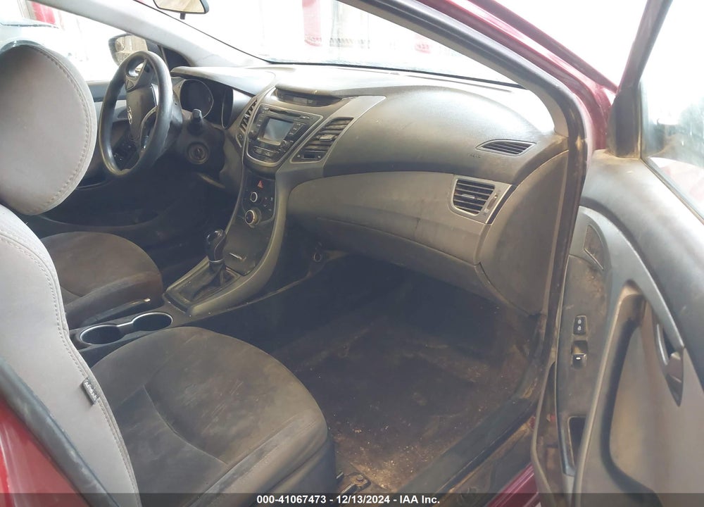 2016 HYUNDAI ELANTRA VIN: 5NPDH4AE5GH671642