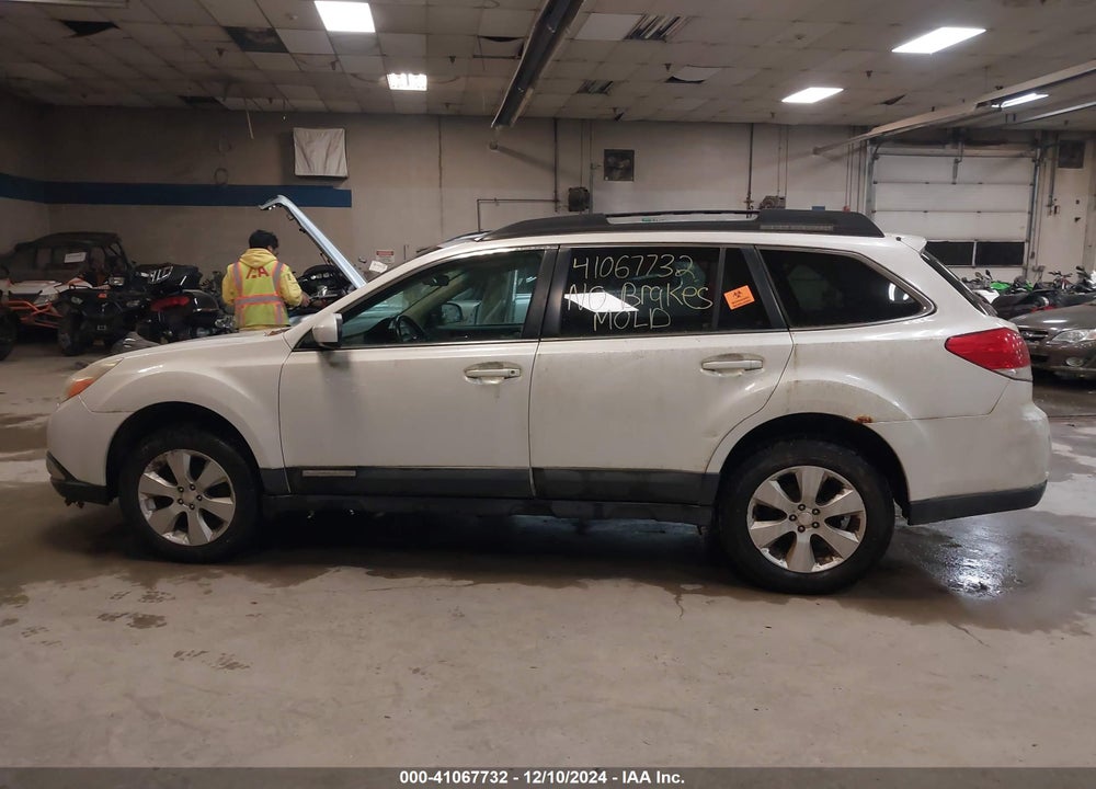 2011 SUBARU OUTBACK 2.5I LIMITED VIN: 4S4BRBJC9B3353854