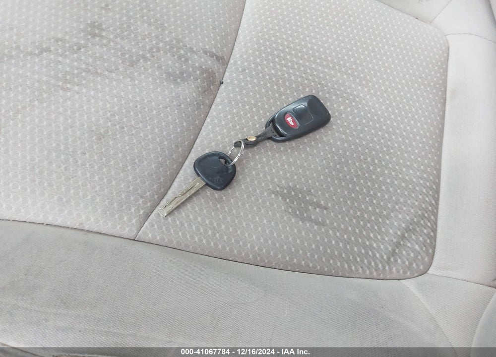 2013 KIA SORENTO LX VIN: 5XYKT3A14DG377424