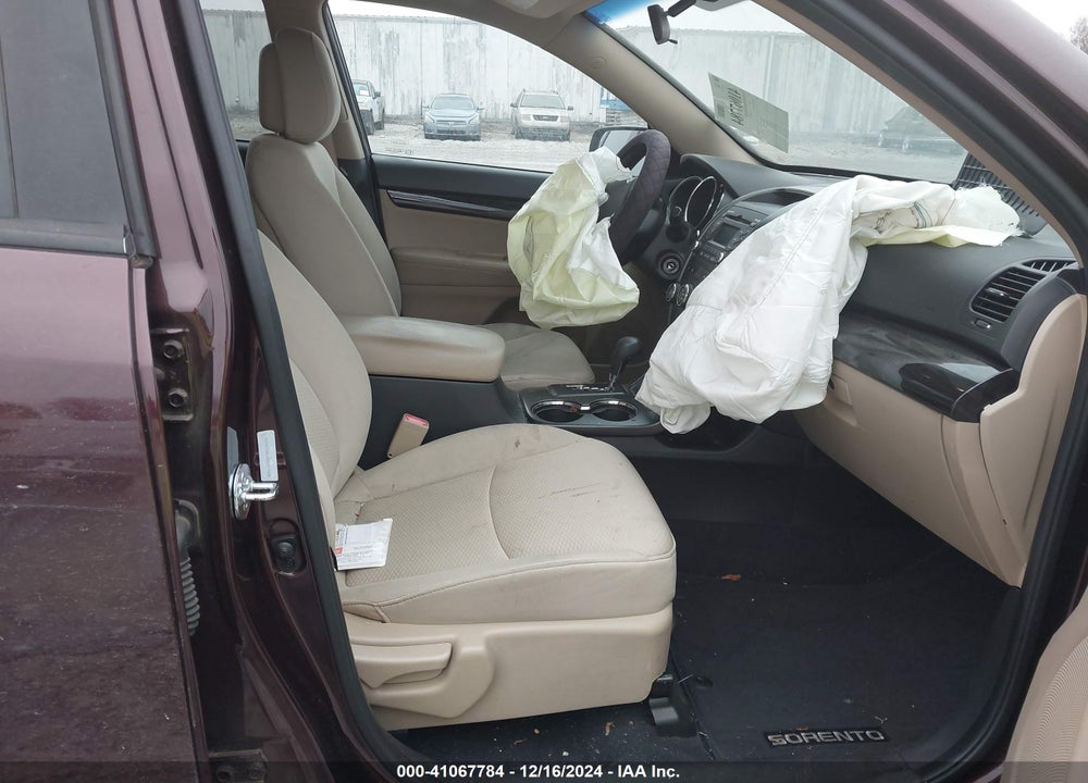 2013 KIA SORENTO LX VIN: 5XYKT3A14DG377424