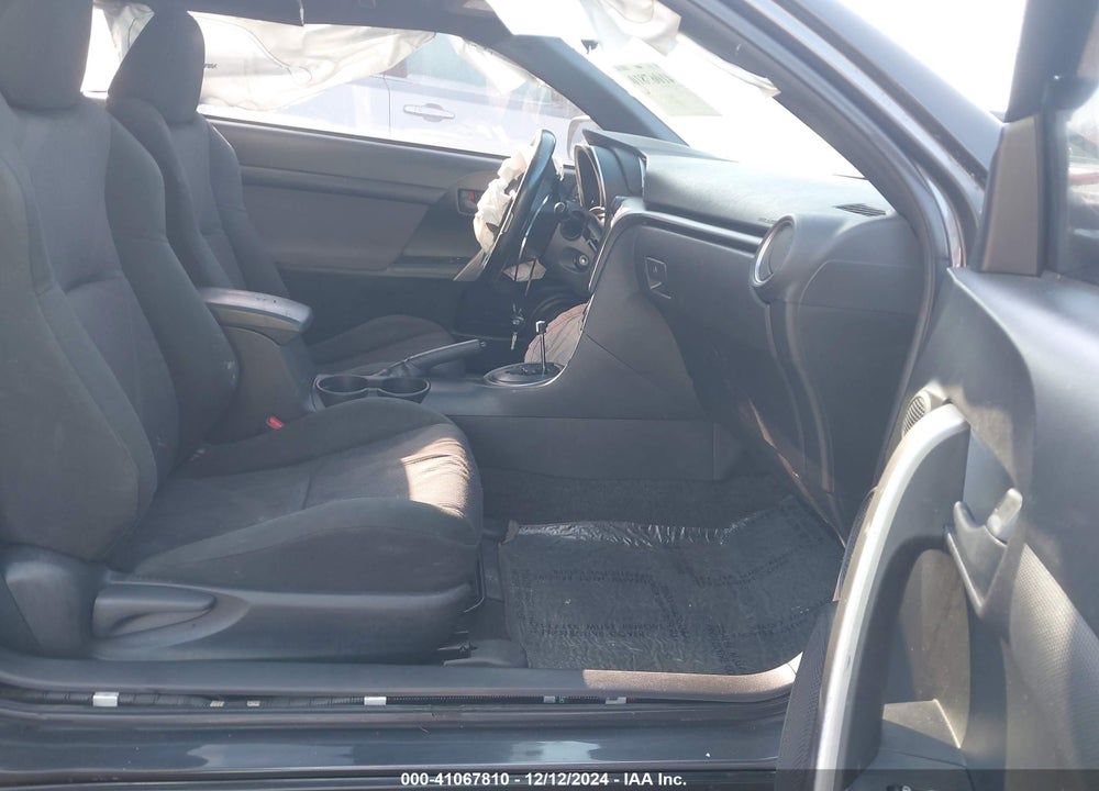 2011 SCION TC VIN: JTKJF5C72B3020902