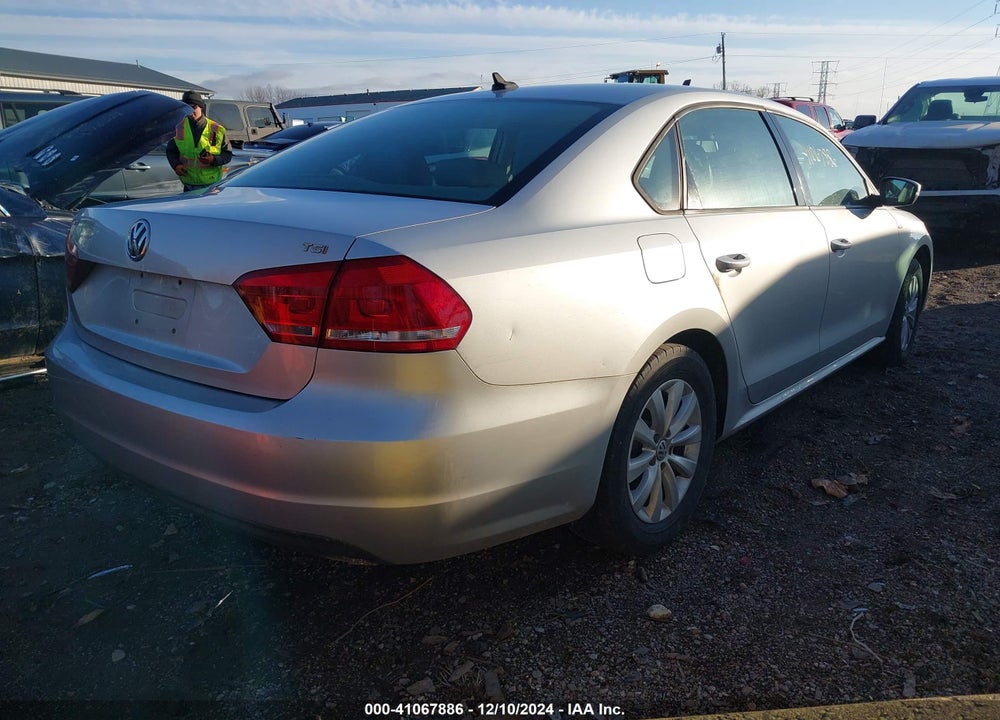 2014 VOLKSWAGEN PASSAT VIN: 1VWAT7A31EC068484