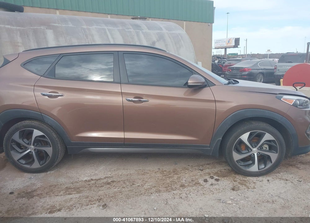 2016 HYUNDAI TUCSON LIMITED VIN: KM8J33A22GU033013