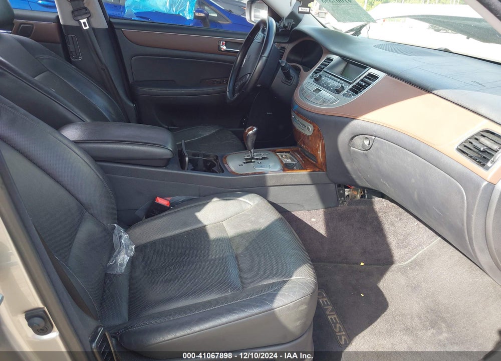 2009 HYUNDAI GENESIS VIN: KMHGC46E89U029019