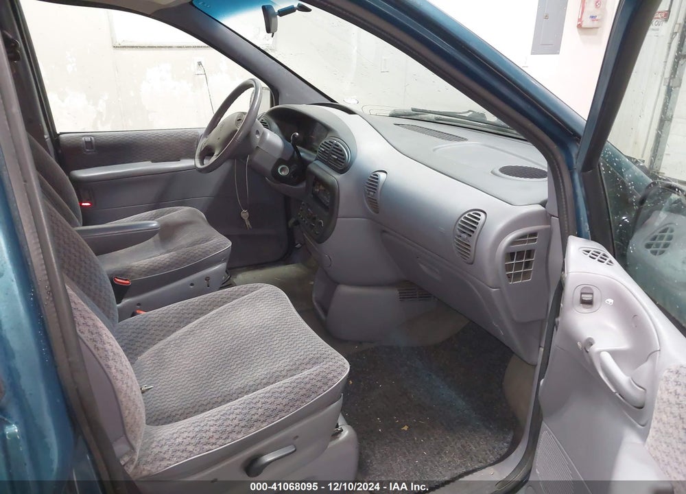 2000 DODGE GRAND CARAVAN SPORT VIN: 1B4GT44L2YB609069