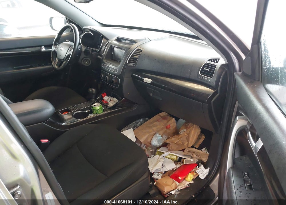2014 KIA SORENTO LX V6 VIN: 5XYKTDA75EG462364