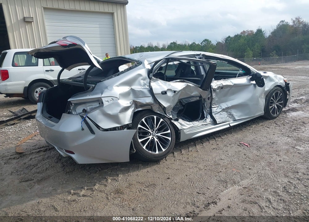 2018 TOYOTA CAMRY VIN: 4T1B11HK2JU564756