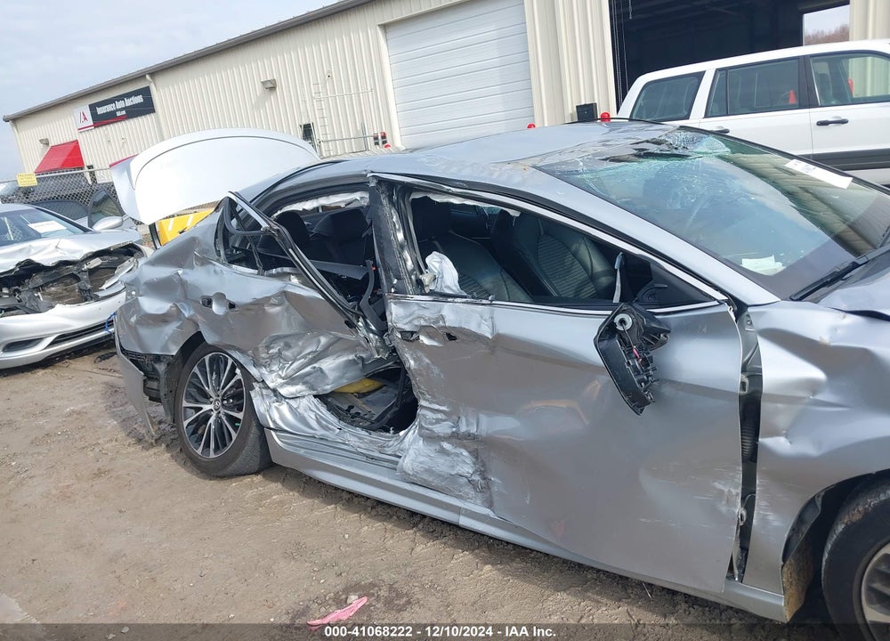 2018 TOYOTA CAMRY VIN: 4T1B11HK2JU564756