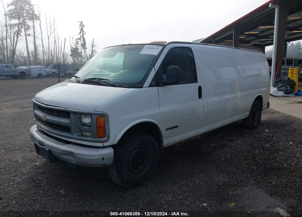 2001 CHEVROLET EXPRESS VIN: 1GCHG39R611182347