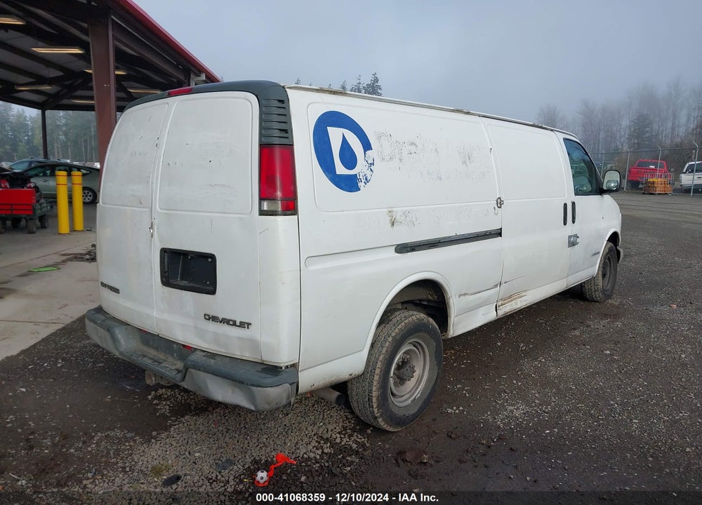 2001 CHEVROLET EXPRESS VIN: 1GCHG39R611182347