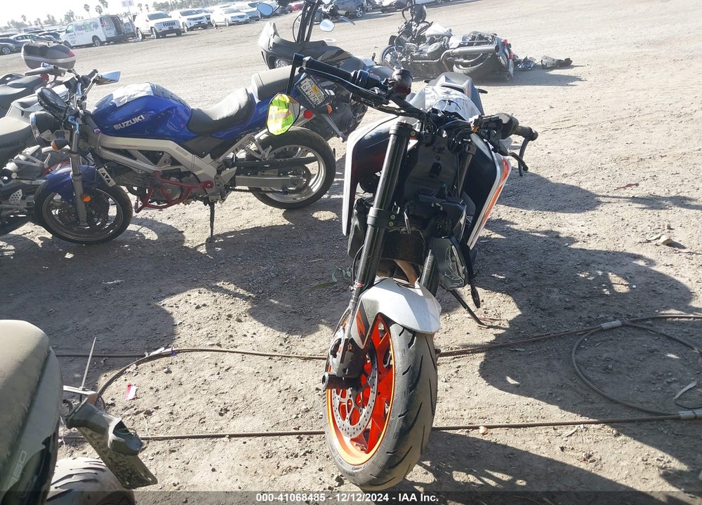 2021 KTM 890 DUKE R VIN: VBKTU9408MM806049