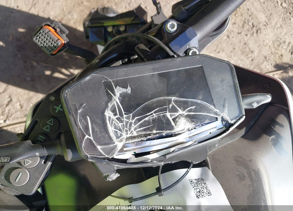 2021 KTM 890 DUKE R VIN: VBKTU9408MM806049