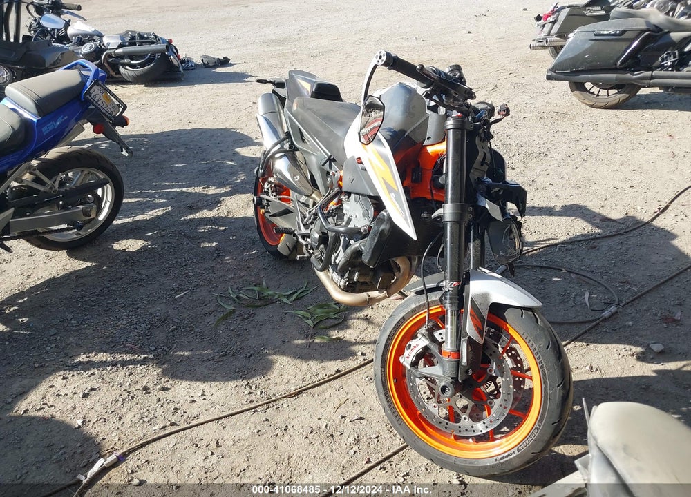 2021 KTM 890 DUKE R VIN: VBKTU9408MM806049
