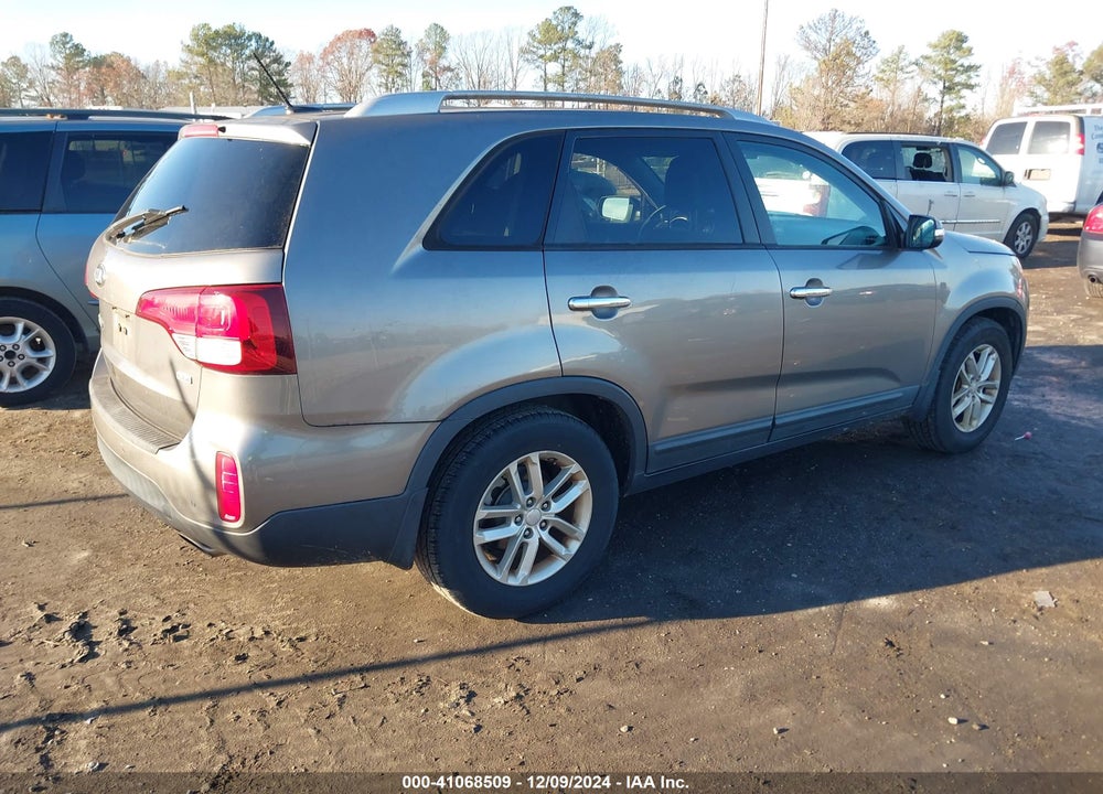 2014 KIA SORENTO LX VIN: 5XYKT4A63EG509138