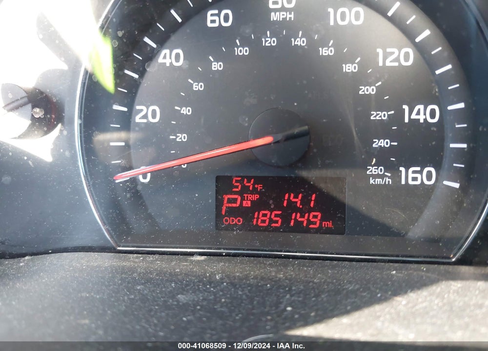 2014 KIA SORENTO LX VIN: 5XYKT4A63EG509138