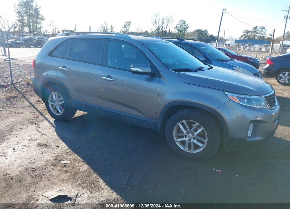 2014 KIA SORENTO LX VIN: 5XYKT4A63EG509138