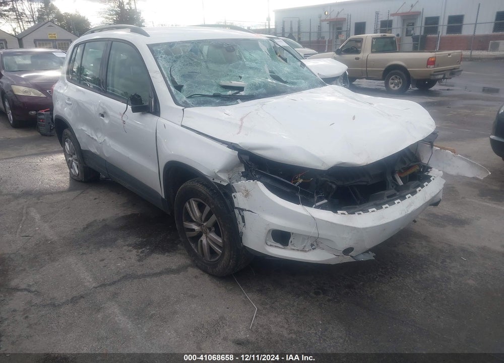 2017 VOLKSWAGEN TIGUAN VIN: WVGAV7AX0HK026748