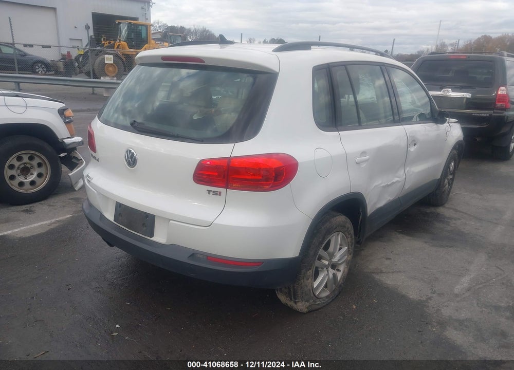 2017 VOLKSWAGEN TIGUAN VIN: WVGAV7AX0HK026748