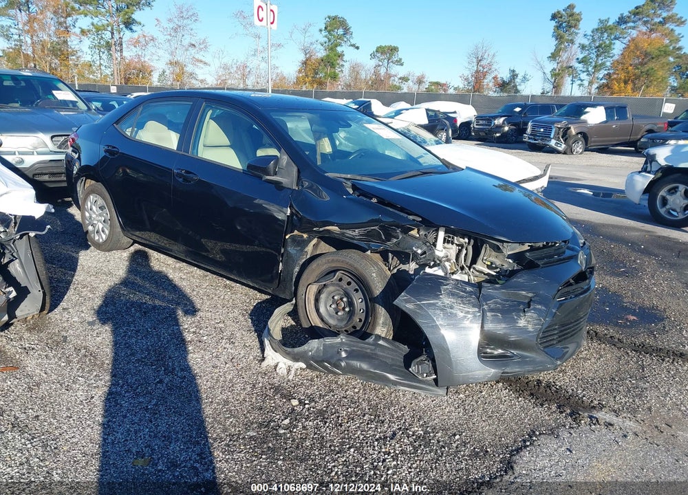 2018 TOYOTA COROLLA LE VIN: 5YFBURHE2JP815325