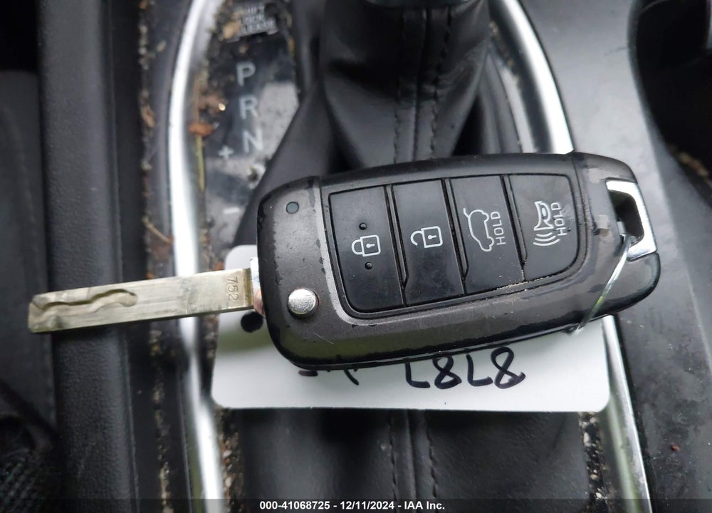 2019 HYUNDAI SANTA FE SE VIN: 5NMS23AD9KH111462