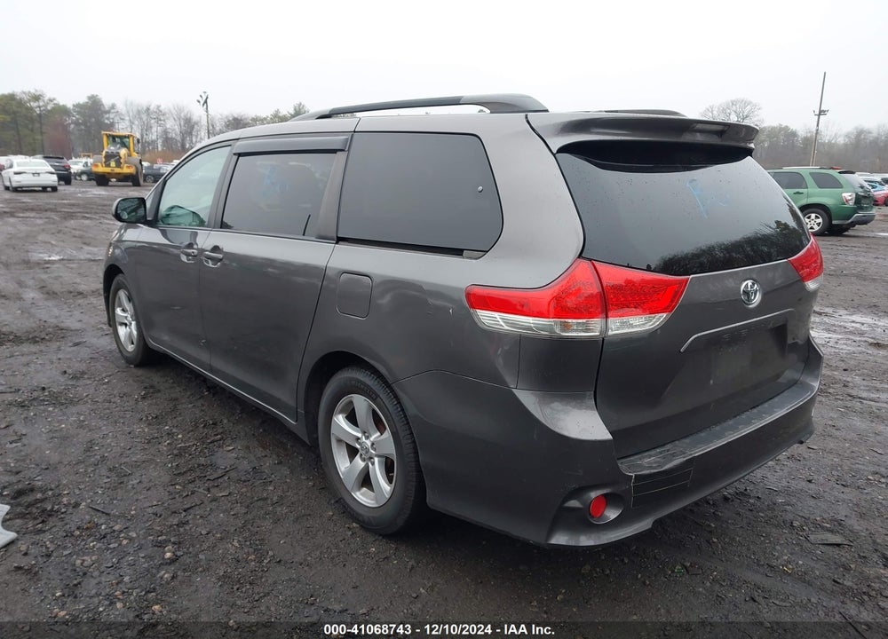 2014 TOYOTA SIENNA LE V6 8 PASSENGER VIN: 5TDKK3DC5ES465323