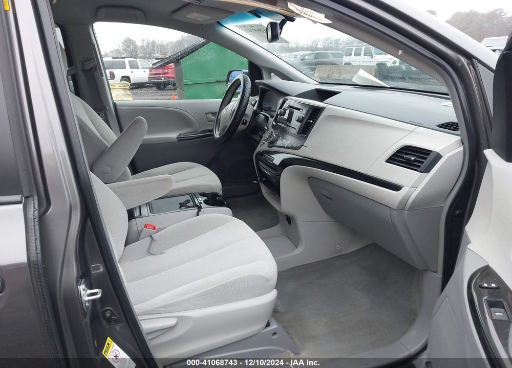 2014 TOYOTA SIENNA LE V6 8 PASSENGER VIN: 5TDKK3DC5ES465323